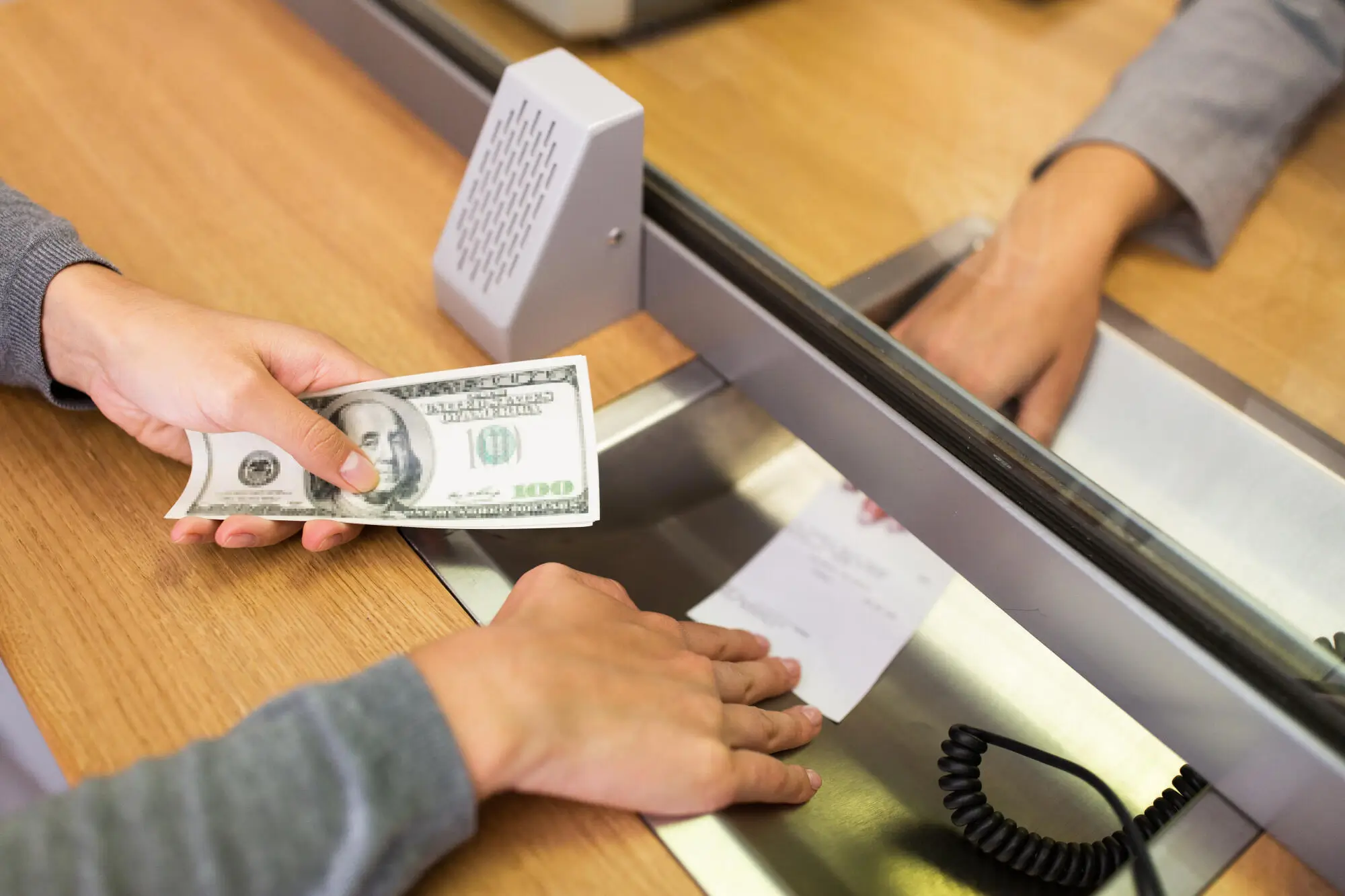 Security Deposits in Illinois: A Guide for Landlords